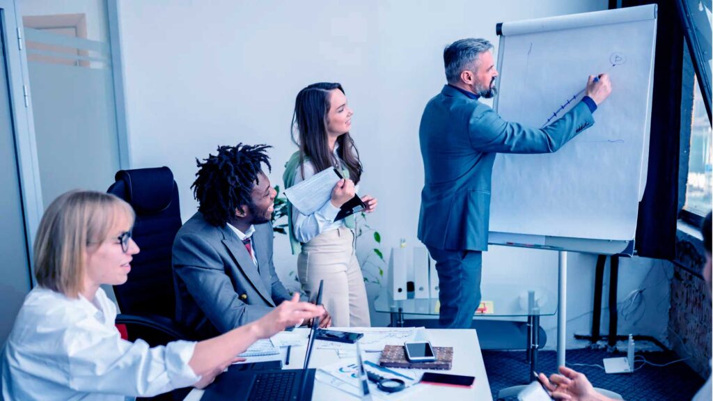 Liberalismo clásico y gerencial: adaptabilidad empresarial poderosa